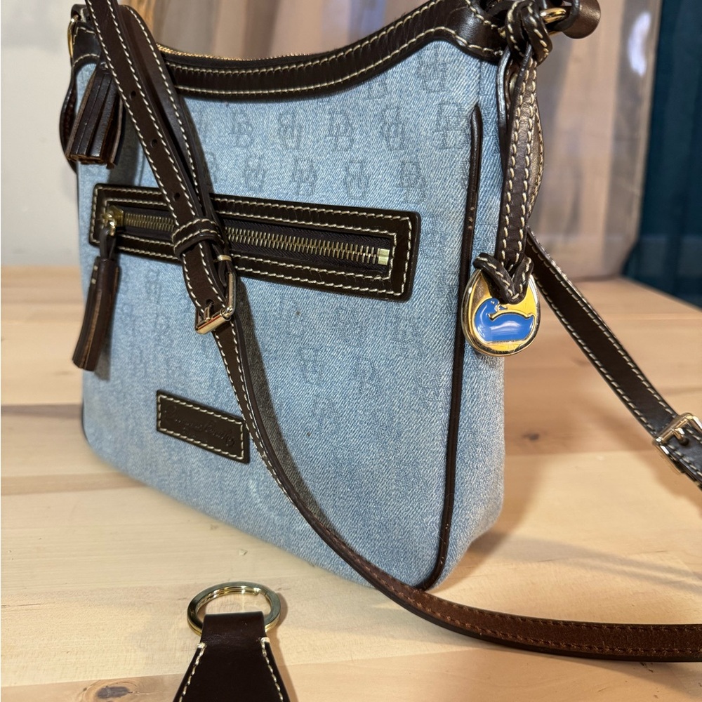 Dooney & Bourke light denim crossbody purse GREAT CONDITION ✨